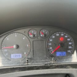 auto-Volkswagen-Transporter-IRY149-202511131423-12