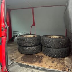 auto-Volkswagen-Transporter-IRY149-202511131423-14