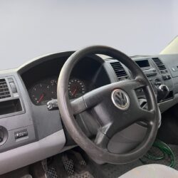auto-Volkswagen-Transporter-IRY149-202511131423-9