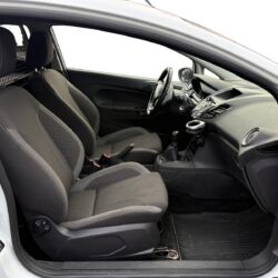 auto-Ford-Fiesta-Van-OVH169-202512021124-12