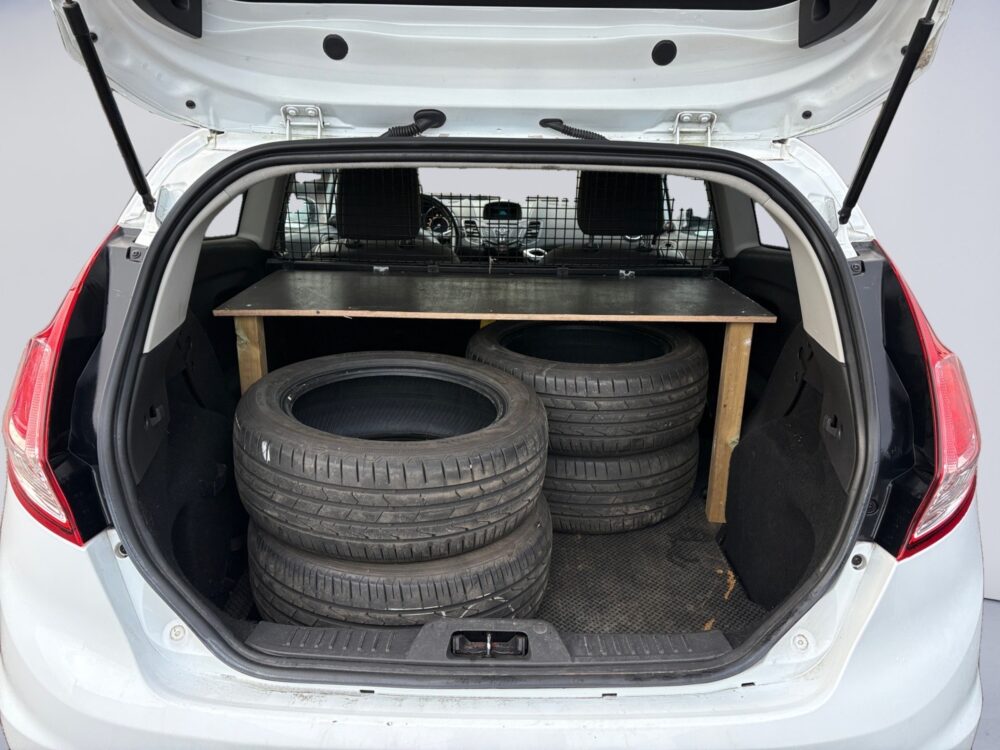 auto-Ford-Fiesta-Van-OVH169-202512021124-13 auto-Ford-Fiesta-Van-OVH169-202512021124-13