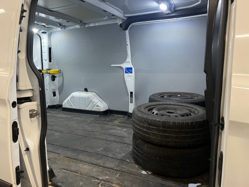 auto-Ford-Transit-Custom-LOU595-202512151438-13 auto-Ford-Transit-Custom-LOU595-202512151438-13