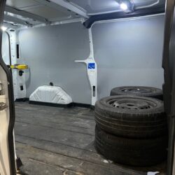 auto-Ford-Transit-Custom-LOU595-202512151438-13