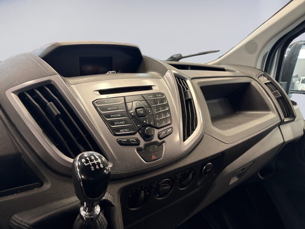 auto-Ford-Transit-EOV626-202512181809-10 auto-Ford-Transit-EOV626-202512181809-10