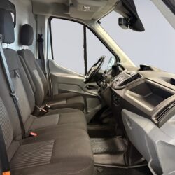 auto-Ford-Transit-EOV626-202512181809-12