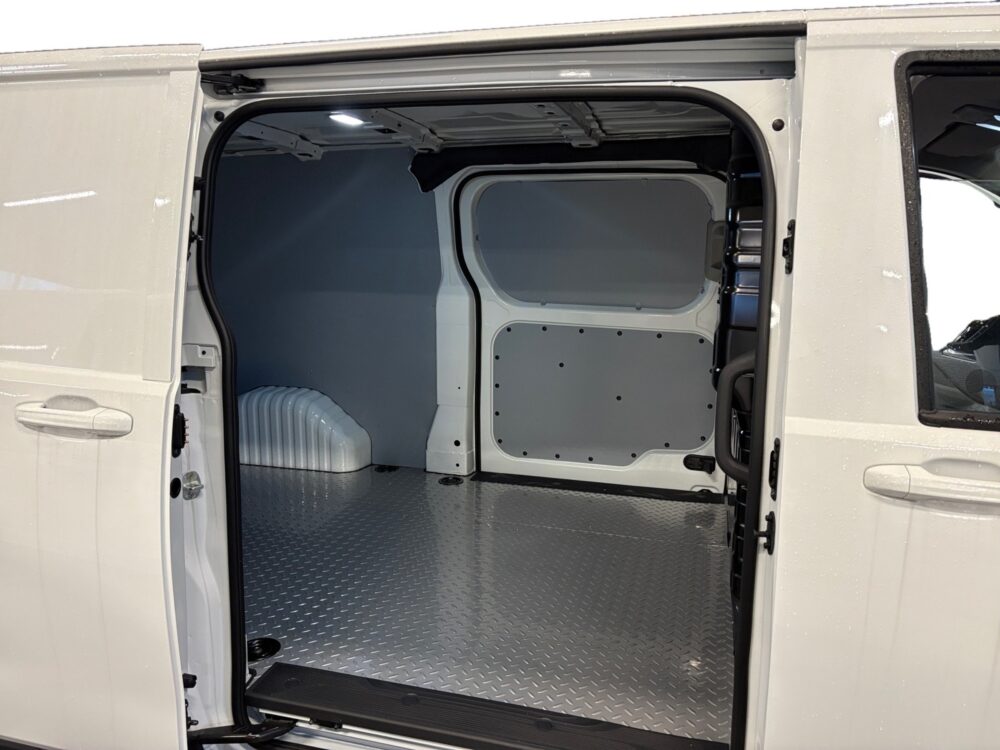 auto-Maxus-Deliver-7-FSS253-202512041255-13 auto-Maxus-Deliver-7-FSS253-202512041255-13