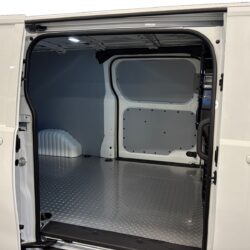 auto-Maxus-Deliver-7-FSS253-202512041255-13