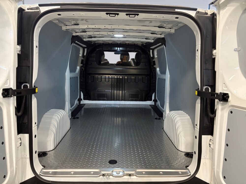 auto-Maxus-Deliver-7-FSS253-202512041255-14 auto-Maxus-Deliver-7-FSS253-202512041255-14