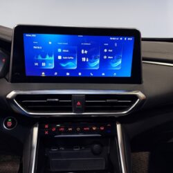 auto-Maxus-Euniq-5-YLY958-202512181104-10