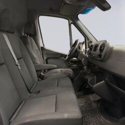 auto-Mercedes-Benz-Sprinter-YXO770-202512121646-11