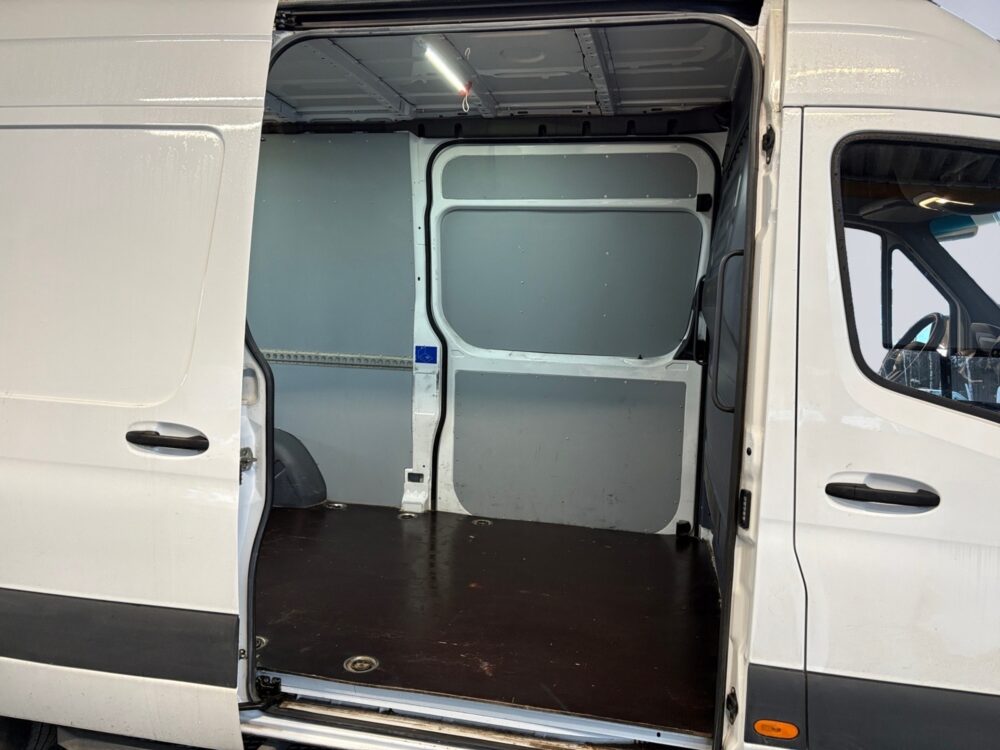 auto-Mercedes-Benz-Sprinter-YXO770-202512121646-13 auto-Mercedes-Benz-Sprinter-YXO770-202512121646-13