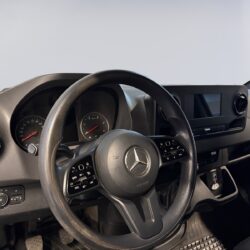 auto-Mercedes-Benz-Sprinter-YXO770-202512121646-8
