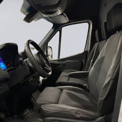 auto-Mercedes-Benz-Sprinter-YXO770-202512121646-9