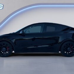 auto-Tesla-Model-Y-B109685-202512121319-1