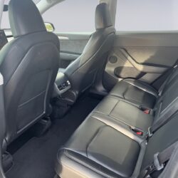 auto-Tesla-Model-Y-B109685-202512121319-12