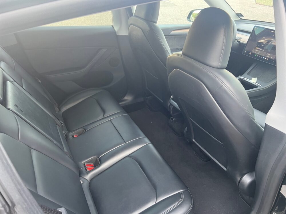 auto-Tesla-Model-Y-B109685-202512121319-13 auto-Tesla-Model-Y-B109685-202512121319-13