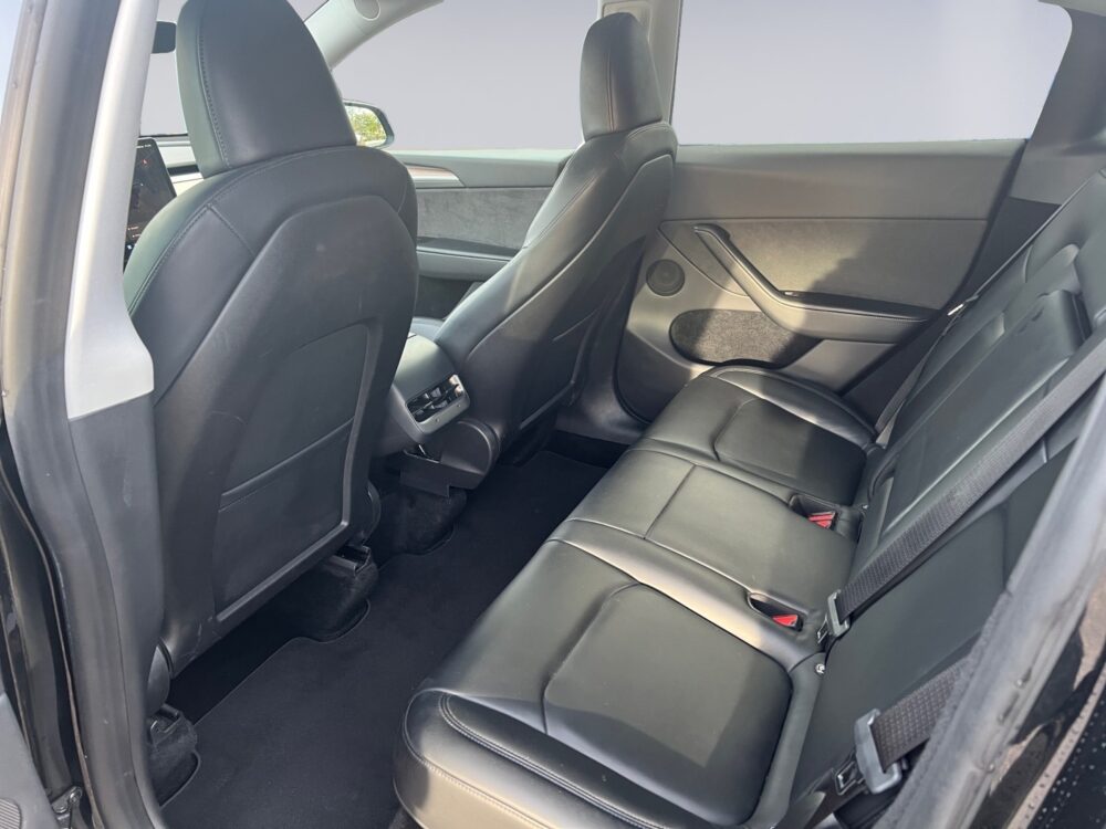 auto-Tesla-Model-Y-GRS176-202512121319-12 auto-Tesla-Model-Y-GRS176-202512121319-12