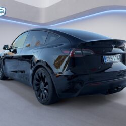 auto-Tesla-Model-Y-GRS176-202512121319-2