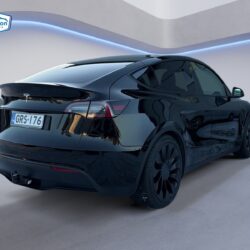 auto-Tesla-Model-Y-GRS176-202512121319-4