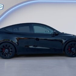 auto-Tesla-Model-Y-GRS176-202512121319-5