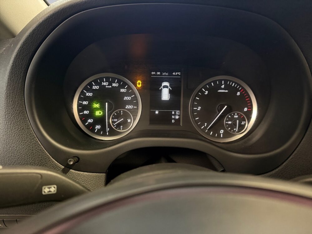 auto-Mercedes-Benz-Vito-YLU847-202601081553-10 auto-Mercedes-Benz-Vito-YLU847-202601081553-10