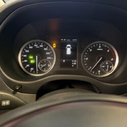 auto-Mercedes-Benz-Vito-YLU847-202601081553-10