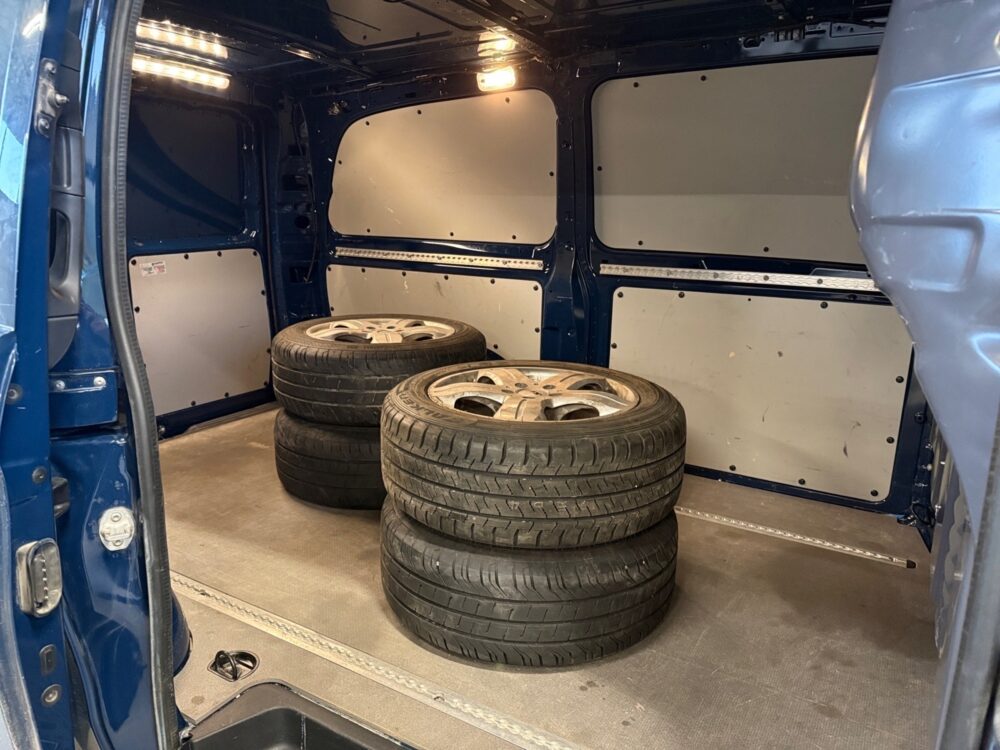 auto-Mercedes-Benz-Vito-YLU847-202601081553-12 auto-Mercedes-Benz-Vito-YLU847-202601081553-12