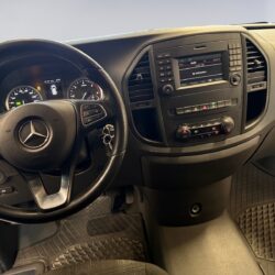 auto-Mercedes-Benz-Vito-YLU847-202601081553-9