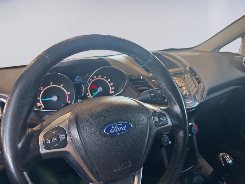 auto-Ford-Fiesta-Van-SNL683-202602131429-10 auto-Ford-Fiesta-Van-SNL683-202602131429-10