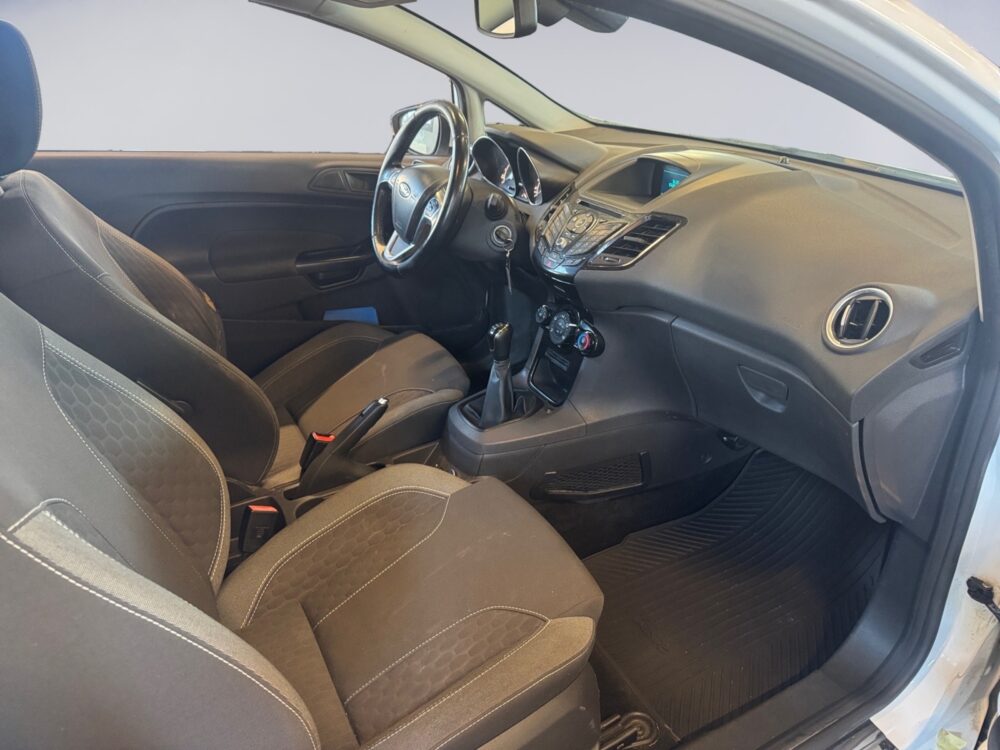 auto-Ford-Fiesta-Van-SNL683-202602131429-11 auto-Ford-Fiesta-Van-SNL683-202602131429-11