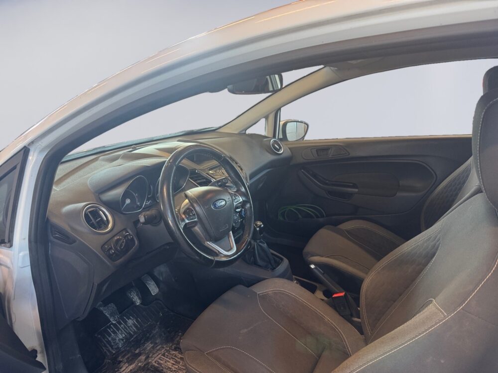 auto-Ford-Fiesta-Van-SNL683-202602131429-8 auto-Ford-Fiesta-Van-SNL683-202602131429-8