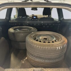 auto-Ford-Fiesta-Van-YXI326-202602261325-12