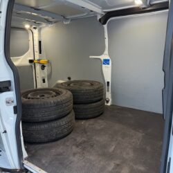 auto-Ford-Transit-Custom-JMR210-202602261536-13