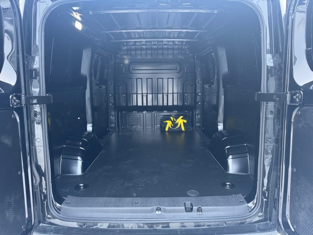 auto-Maxus-e-Deliver-5-LTC606-202602041558-12 auto-Maxus-e-Deliver-5-LTC606-202602041558-12