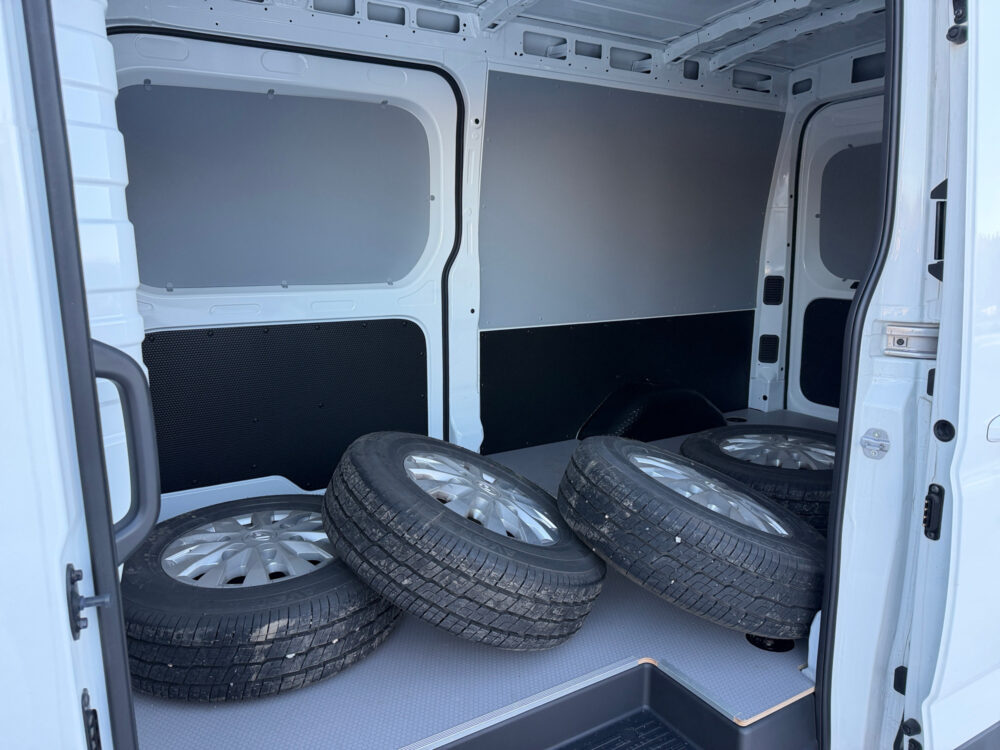 auto-Maxus-e-Deliver-9-KVC215-202602031030-9 auto-Maxus-e-Deliver-9-KVC215-202602031030-9