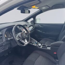 auto-Nissan-Leaf-FPP975-202602111339-8