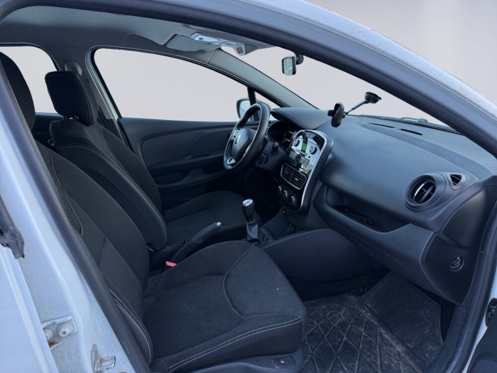 auto-Renault-Clio-VZE985-202602181004-13 auto-Renault-Clio-VZE985-202602181004-13