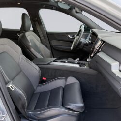 auto-Volvo-XC60-GRK764-202602231406-14