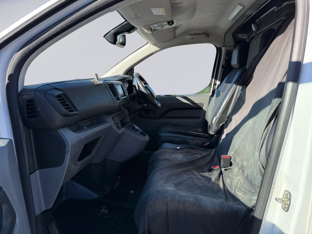 auto-Citroen-Jumpy-ERM845-202603061519-13 auto-Citroen-Jumpy-ERM845-202603061519-13