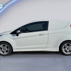 auto-Ford-Fiesta-Van-SNL683-202603101138-1