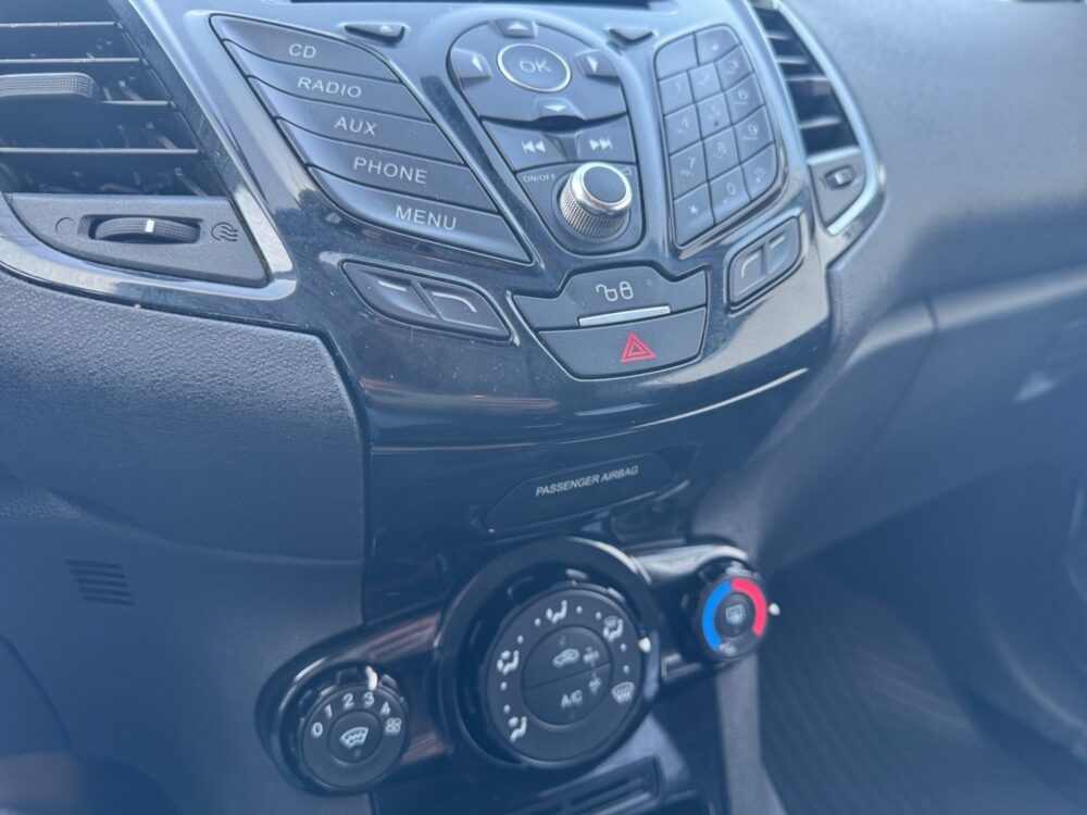 auto-Ford-Fiesta-Van-SNL683-202603101138-10 auto-Ford-Fiesta-Van-SNL683-202603101138-10