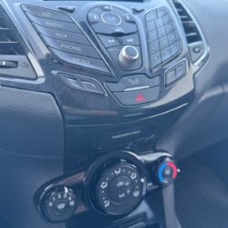 auto-Ford-Fiesta-Van-SNL683-202603101138-10