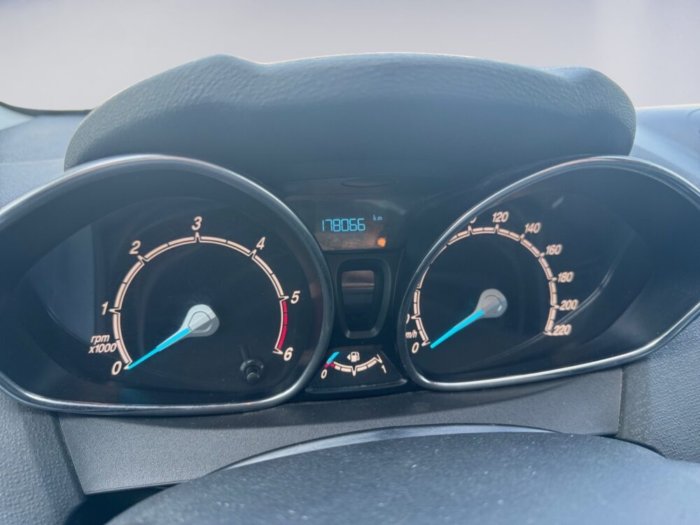 auto-Ford-Fiesta-Van-SNL683-202603101138-9 auto-Ford-Fiesta-Van-SNL683-202603101138-9