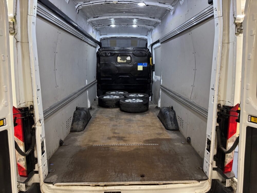 auto-Ford-Transit-GOB406-202603161229-9 auto-Ford-Transit-GOB406-202603161229-9