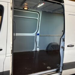 auto-Mercedes-Benz-Sprinter-YXO770-202603101505-12