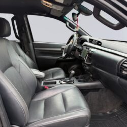 auto-Toyota-Hilux-JTS118-202603181255-13
