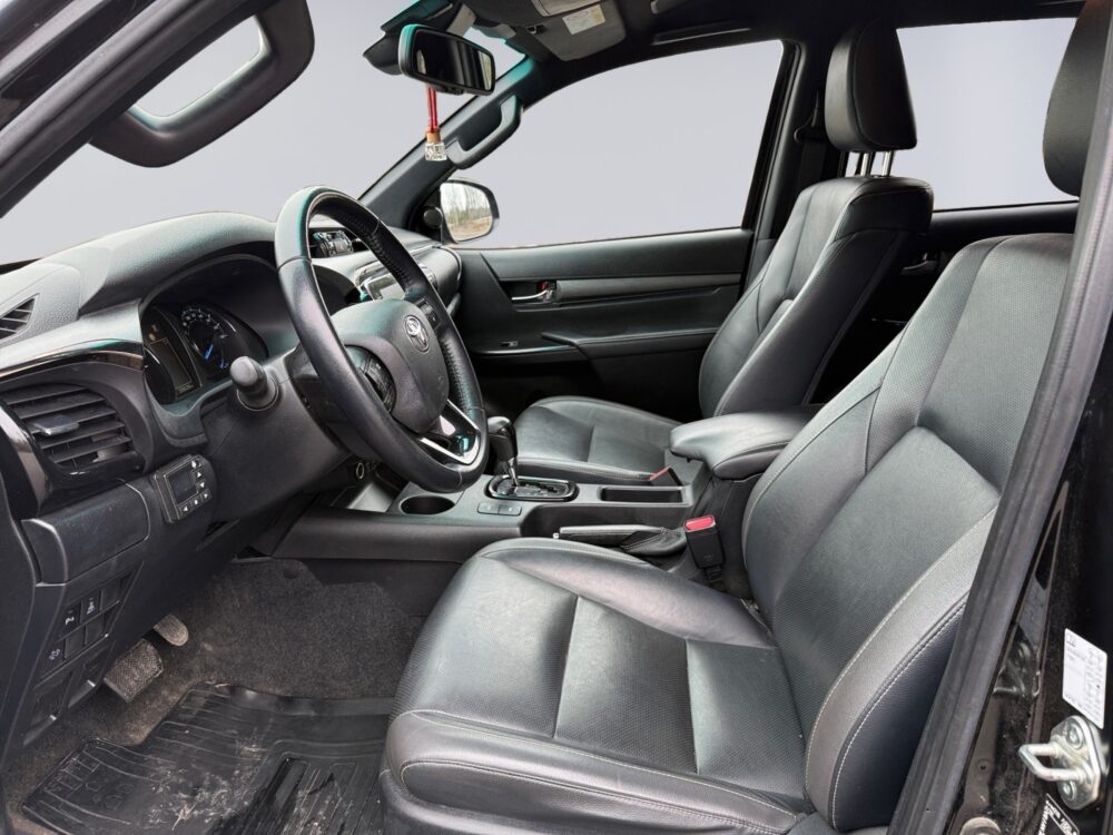 auto-Toyota-Hilux-JTS118-202603181255-8 auto-Toyota-Hilux-JTS118-202603181255-8