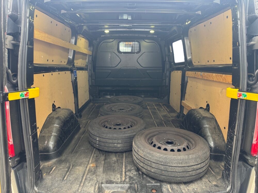 auto-Ford-Transit-Custom-RST650-202604081655-12 auto-Ford-Transit-Custom-RST650-202604081655-12