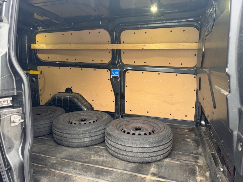 auto-Ford-Transit-Custom-RST650-202604081655-13 auto-Ford-Transit-Custom-RST650-202604081655-13