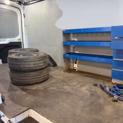 auto-Ford-Transit-LRM857-202604021037-12